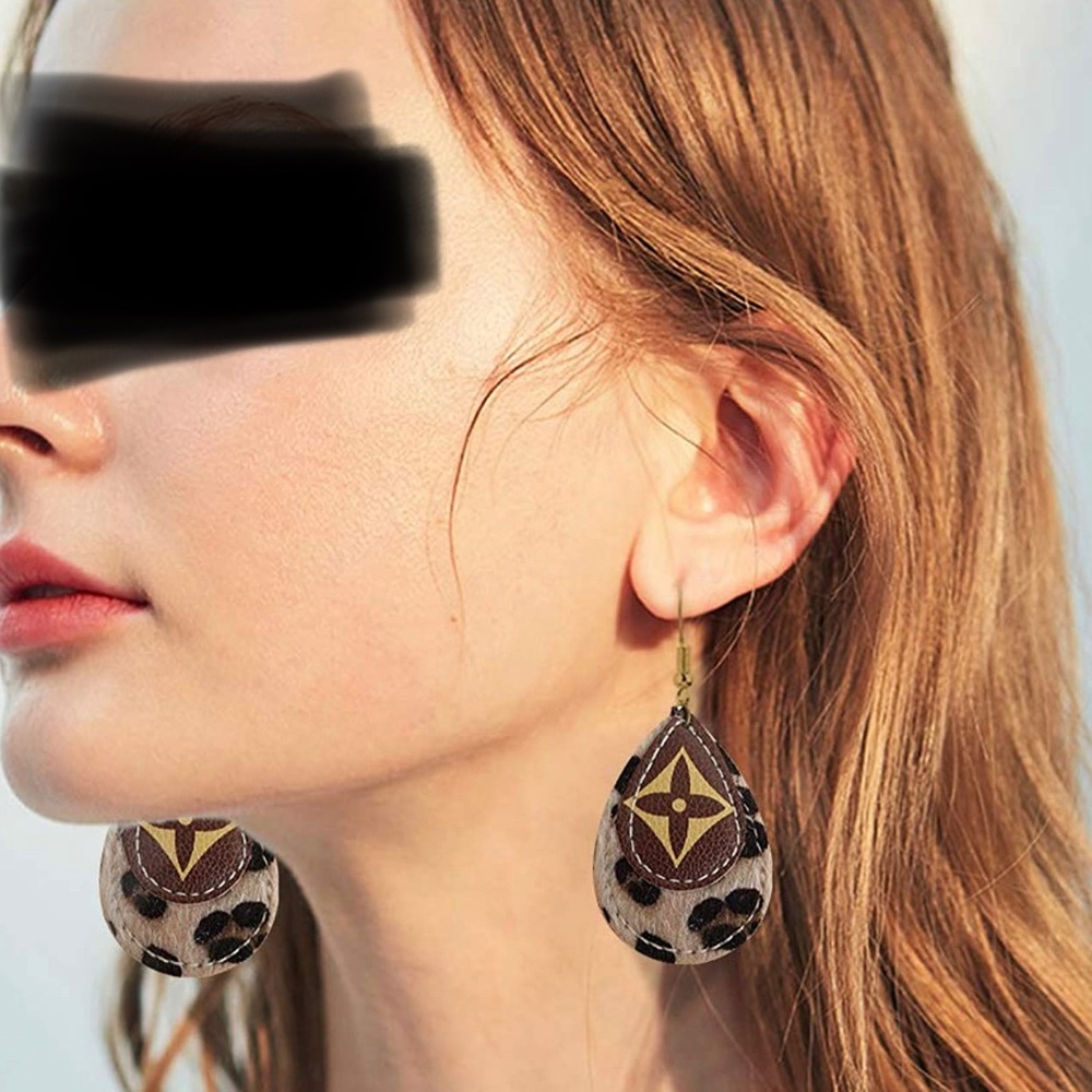 🌸Brand new Dangle Star Animal Print Earrings🌸